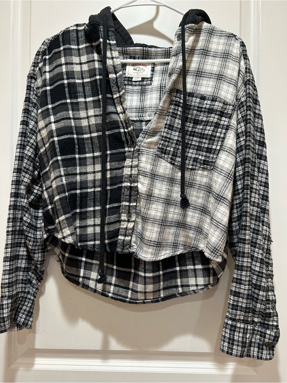 Y2K American Eagle Outfitters Black & White Plaid Cropped Hooded Flannel